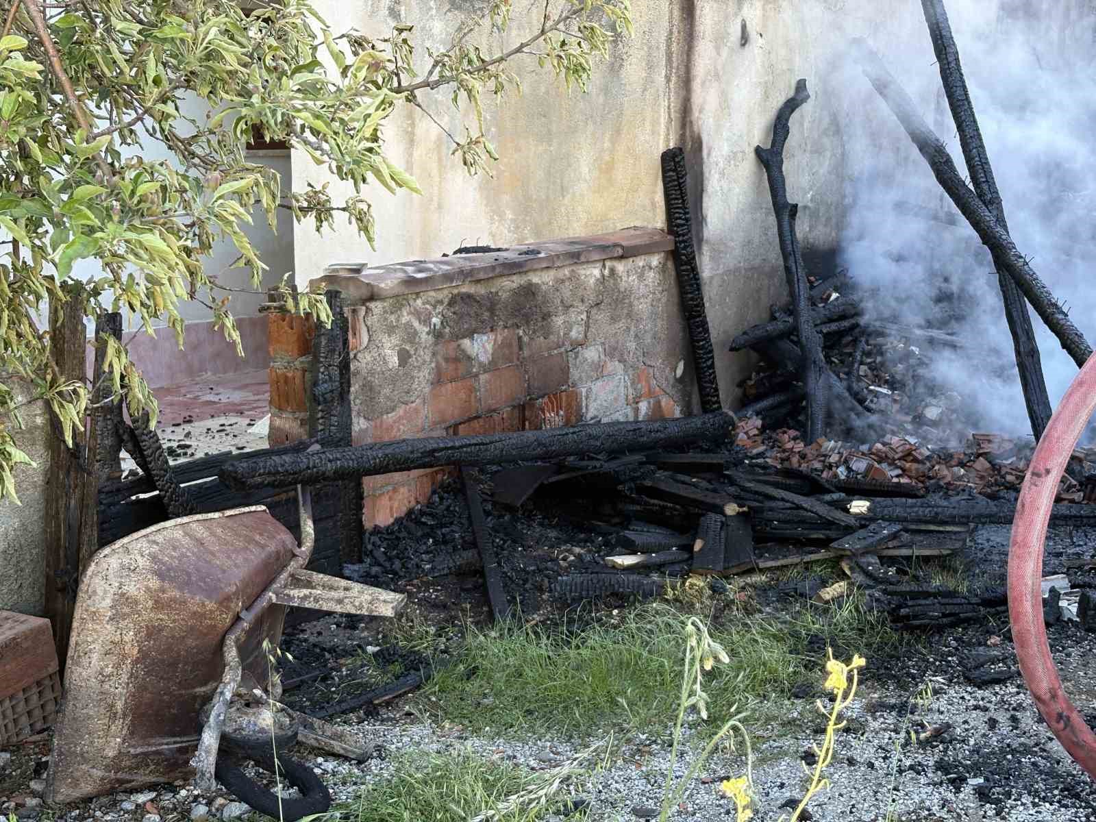 corumda-apartmanin-tandirliginda-cikan-yangin-korkuttu