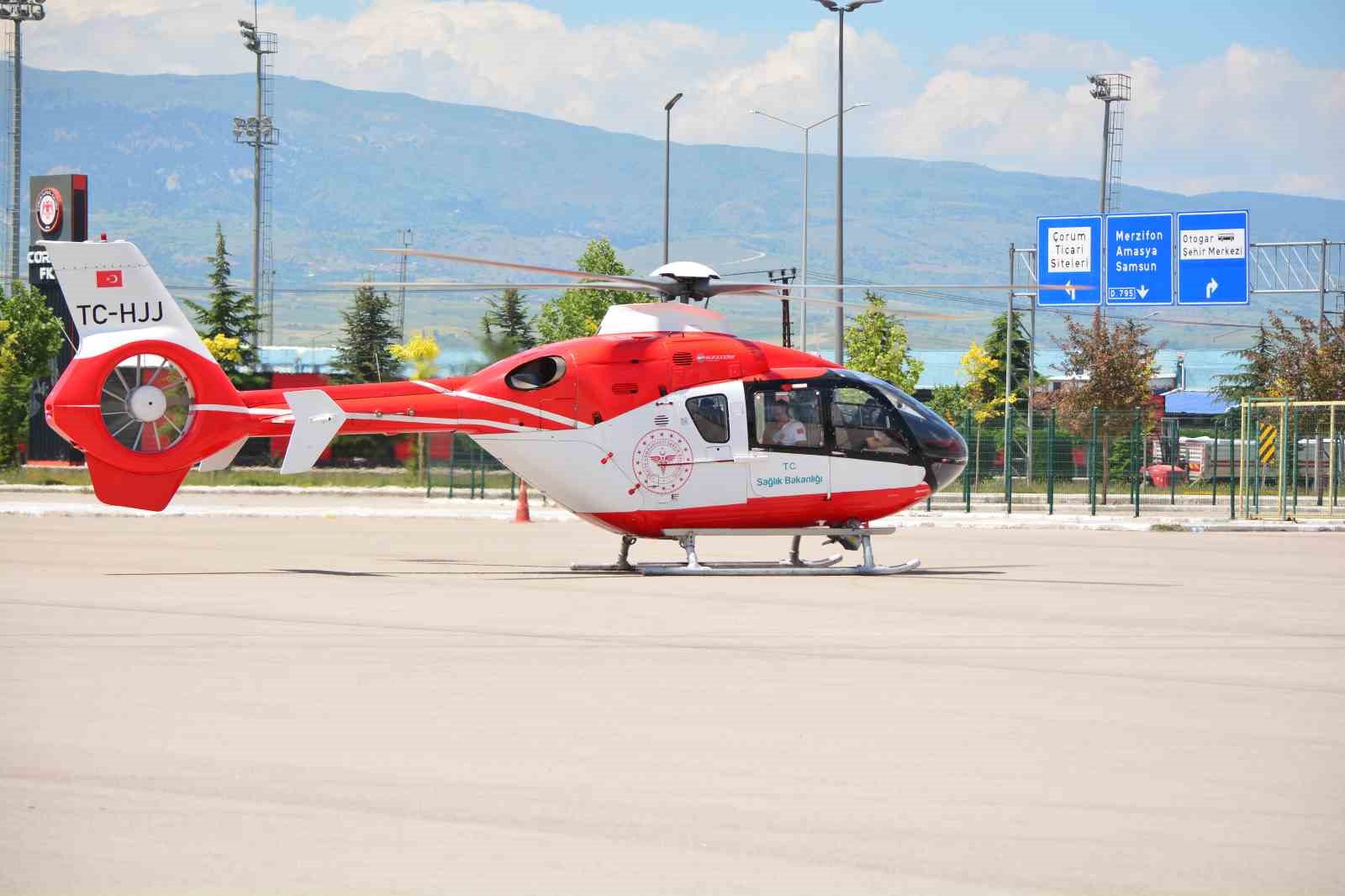corumda-balkondan-dusen-cocuk-agir-yaralandi-ambulans-helikopterle-ankaraya-sevk-edildi