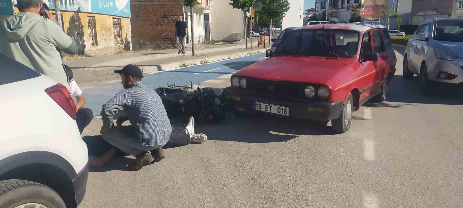 corumda-otomobil-ile-motosiklet-carpisti-1-yarali