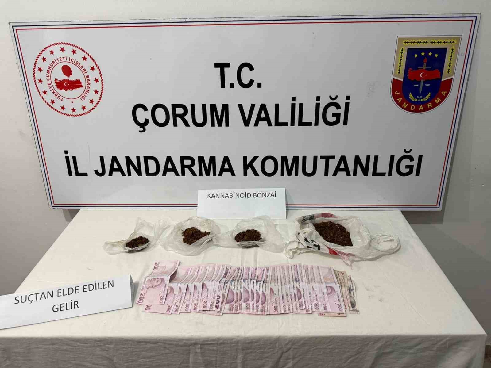 corumda-uyusturucu-operasyonu-kacmaya-calisirken-yakalandilar