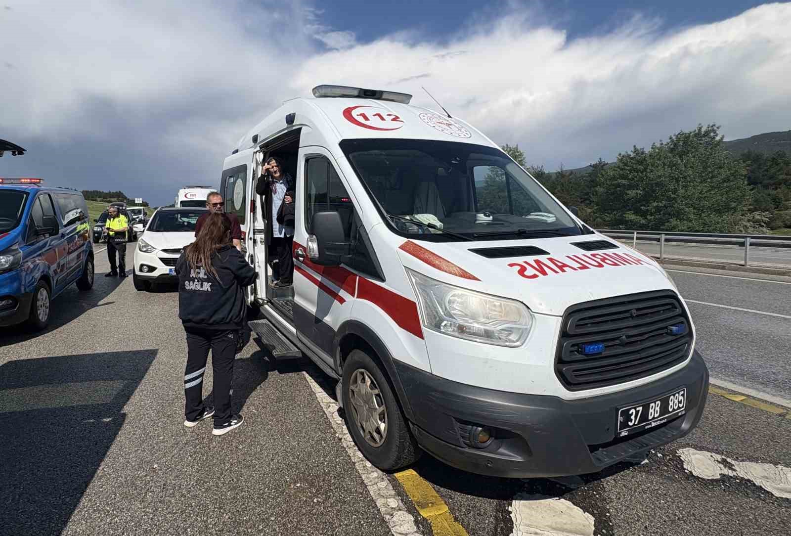 d100de-kayan-kamyonun-carptigi-minibusteki-5-kisi-yaralandi