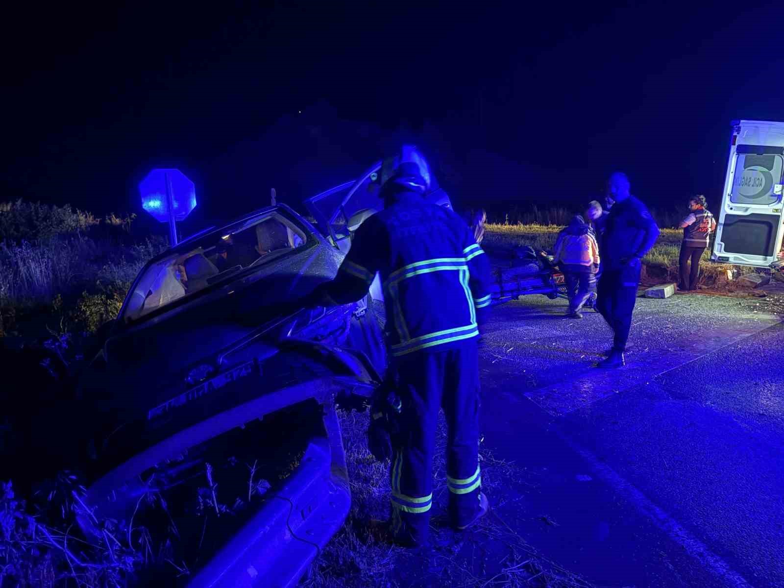 d100de-otomobil-refuje-carpti-2-yarali