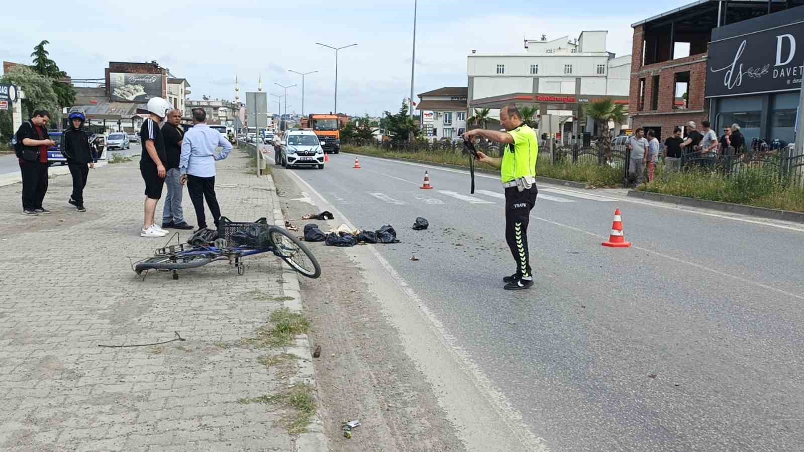 erfelek-belediye-baskaninin-makam-aracinin-carptigi-bisikletli-yaralandi