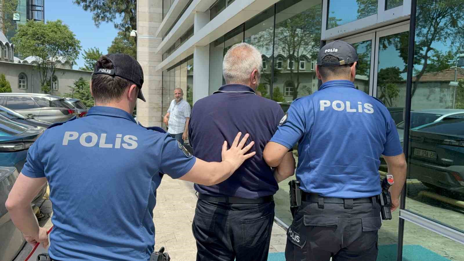 fabrikayi-kursunladi-sizan-kimyasal-maddeden-polisler-hastanelik-oldu