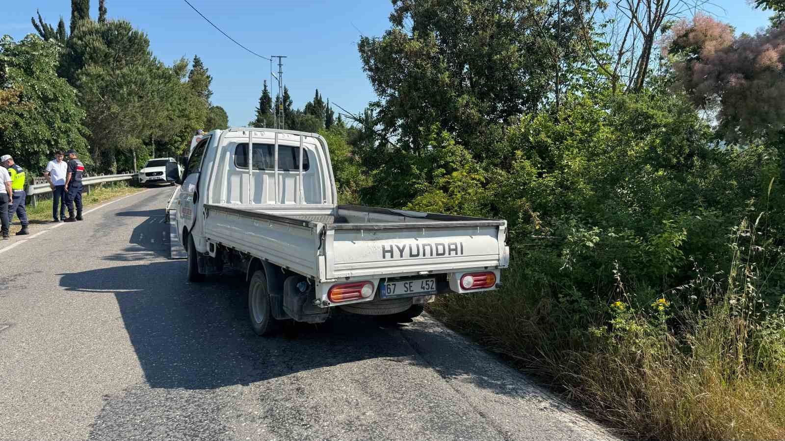 freni-bosalan-kamyonet-tarim-aracina-carpti-1-yarali