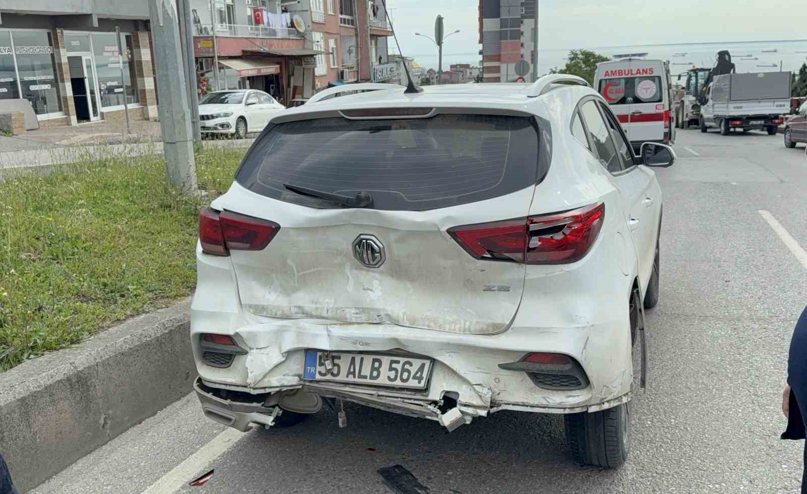 kamyonet-otomobile-carpti-1-yarali