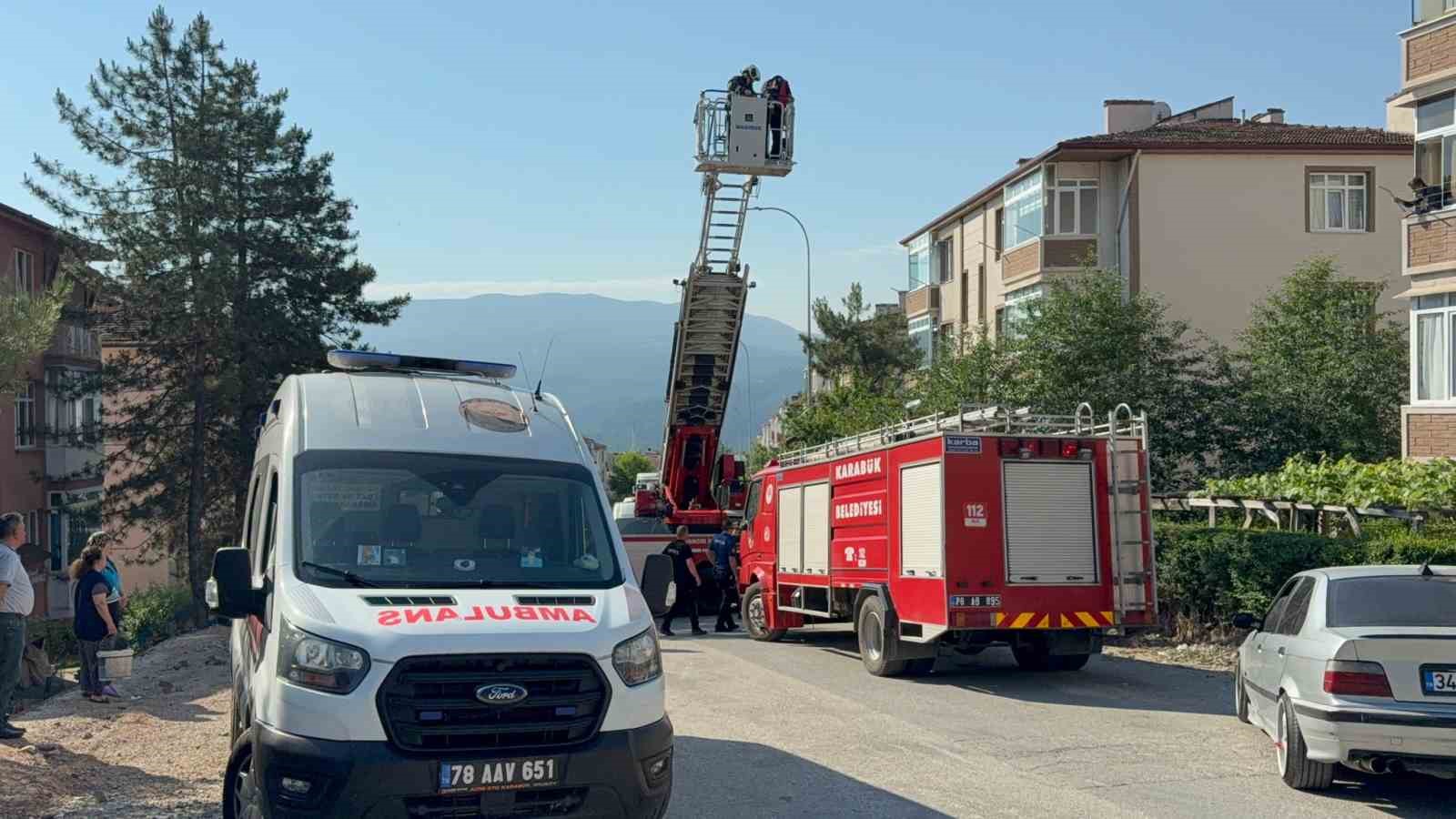 karabukte-bir-kisi-evinin-balkonunda-asili-halde-bulundu
