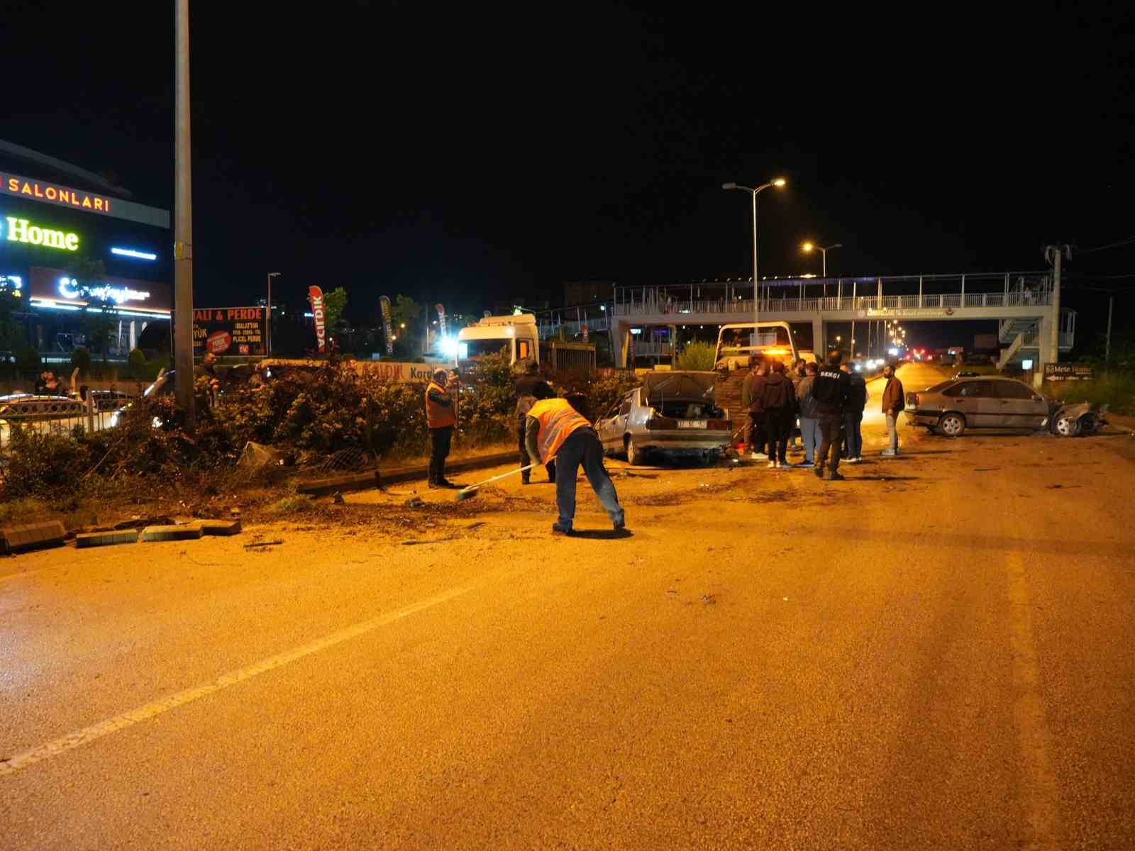 kastamonuda-can-pazari-yaraliyi-kurtarmaya-calisanlara-baska-bir-arac-carpti-6-yarali