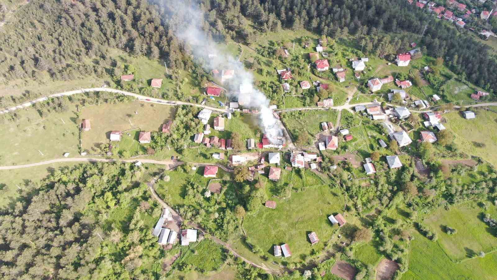 kastamonuda-cikan-yanginda-cami-kullanilamaz-hale-geldi
