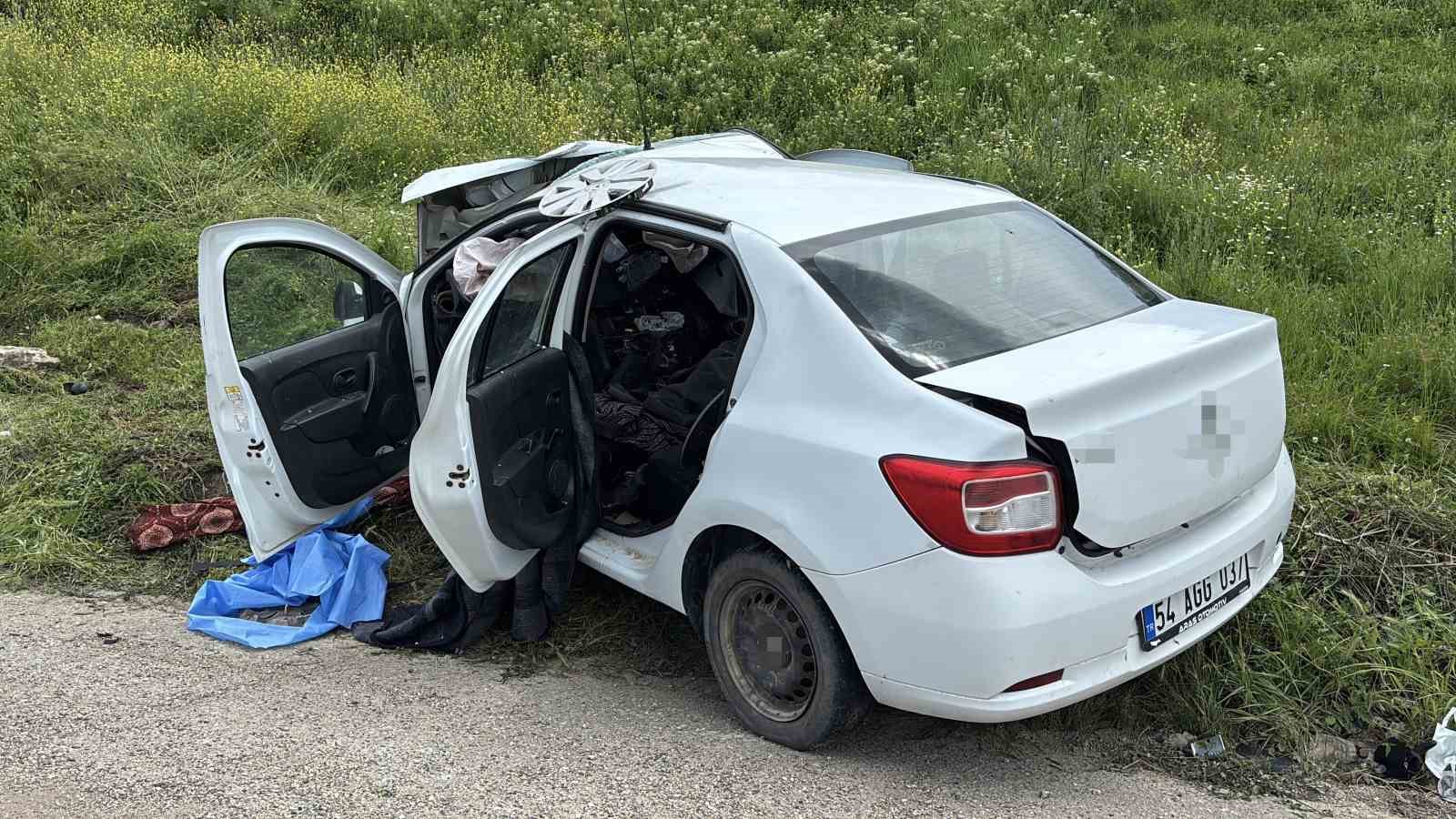kastamonuda-feci-kaza-istinat-duvarina-carpan-otomobildeki-3-kisi-oldu-1-kisi-agir-yaralandi