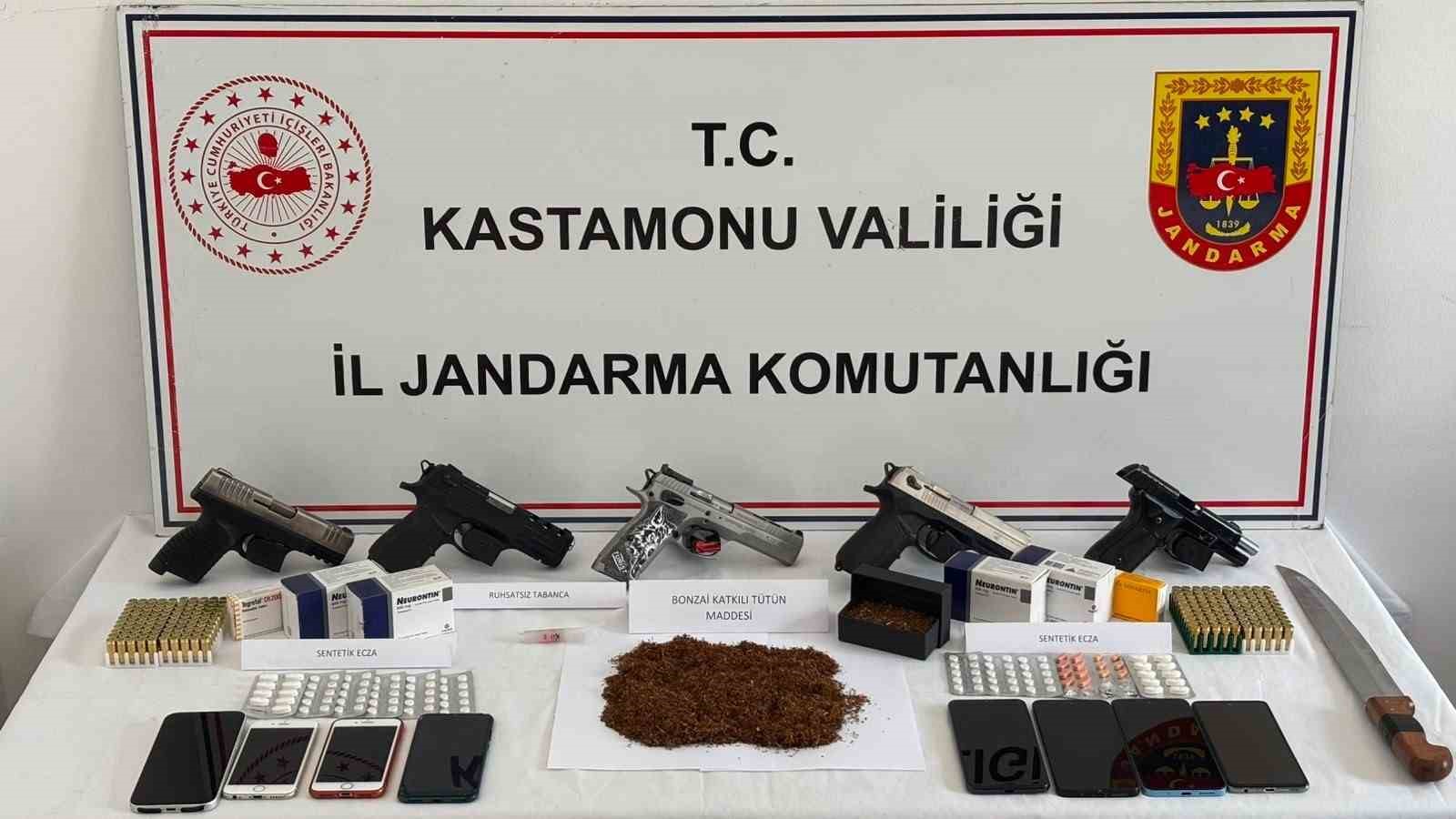 kastamonuda-uyusturucu-operasyonu-9-gozalti