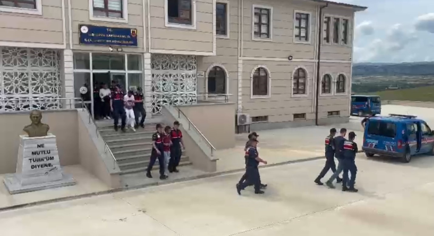 kastamonuda-uyusturucu-operasyonu-9-gozalti