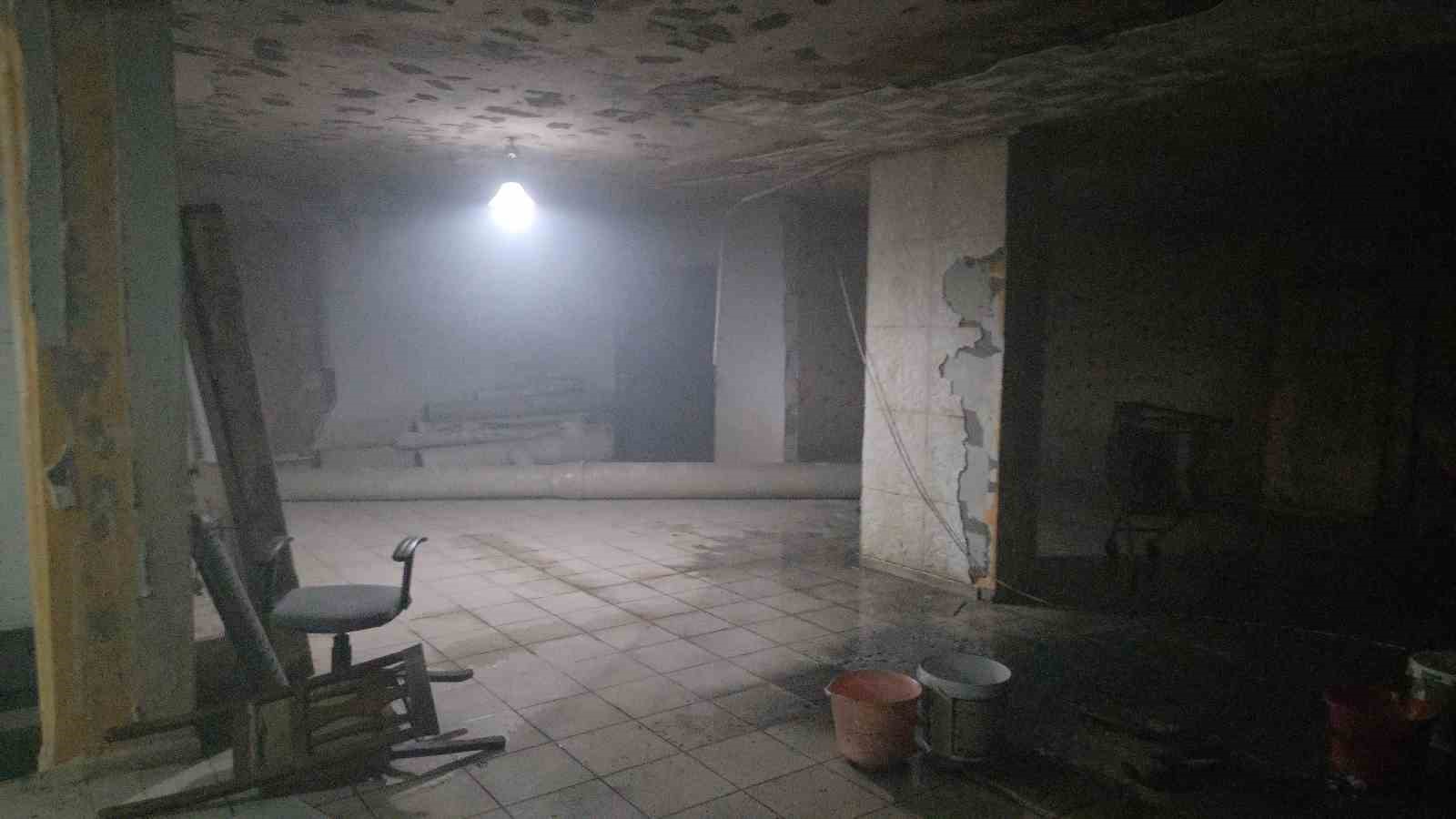 koftecide-yangin-panigi-apartman-ve-esnaf-sikayetci-oldu