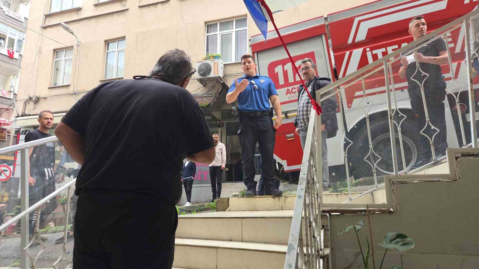 koftecide-yangin-panigi-apartman-ve-esnaf-sikayetci-oldu