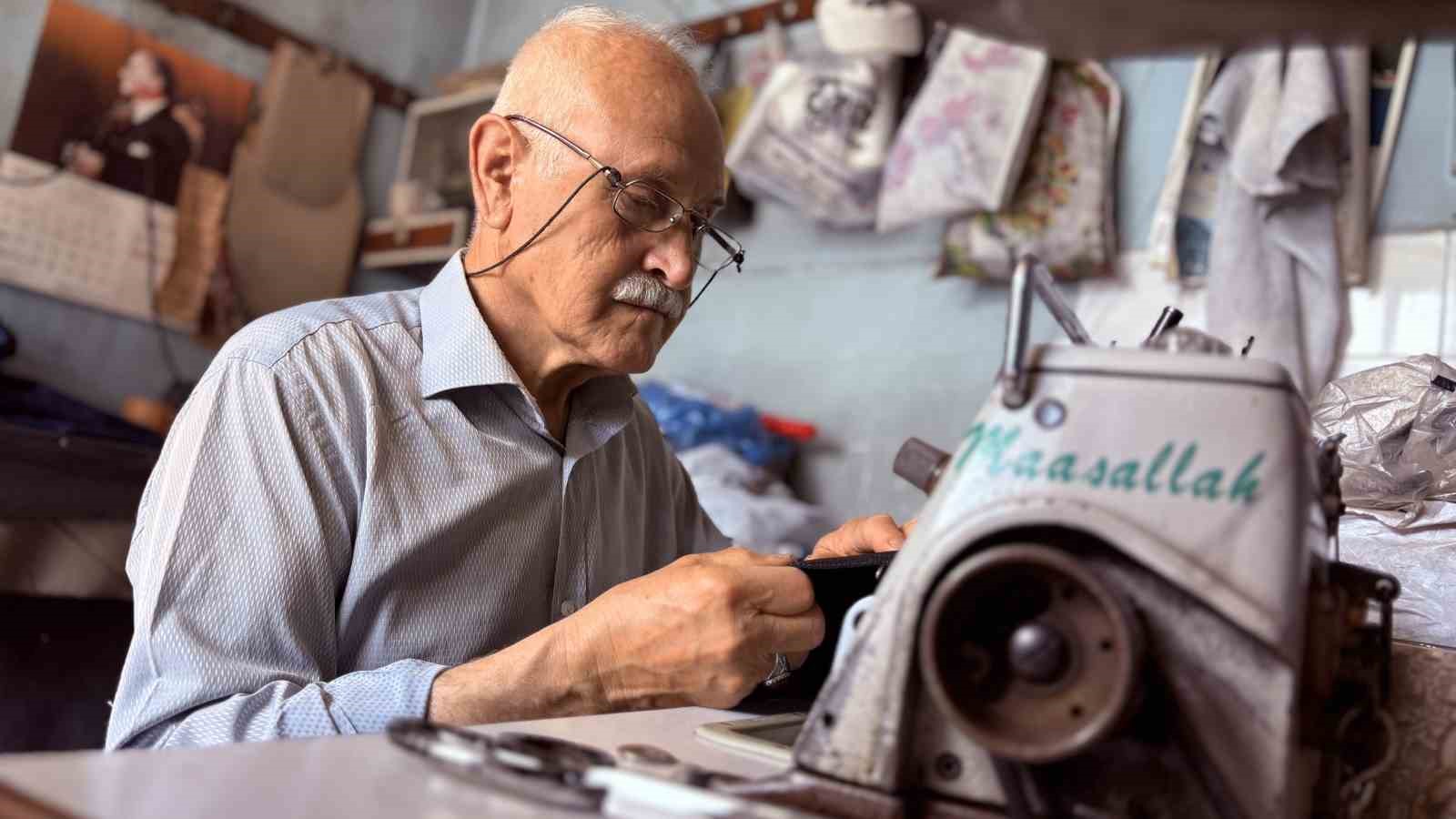 kumasa-sinen-bir-omur-59-yillik-meslegini-71-yasinda-askla-surduruyor