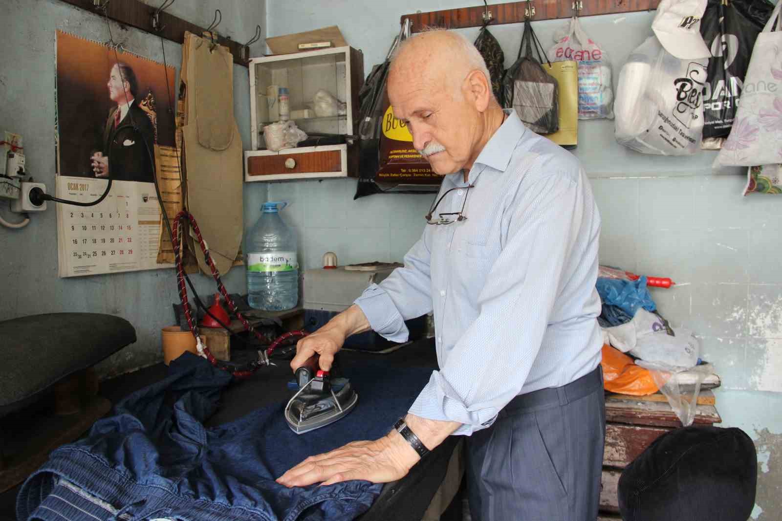 kumasa-sinen-bir-omur-59-yillik-meslegini-71-yasinda-askla-surduruyor