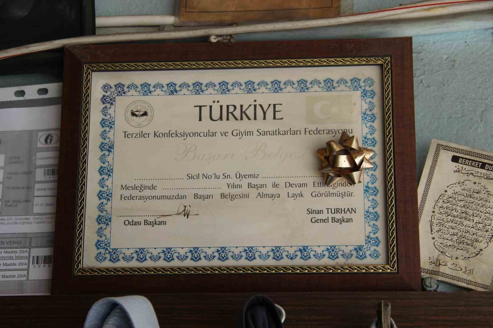 kumasa-sinen-bir-omur-59-yillik-meslegini-71-yasinda-askla-surduruyor