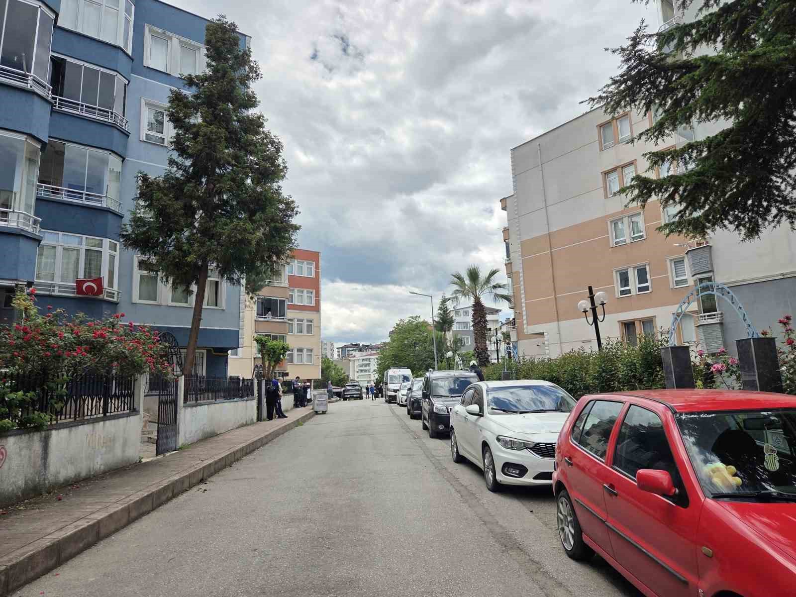 mahallede-panik-genc-kadin-2-saat-sonra-ikna-oldu