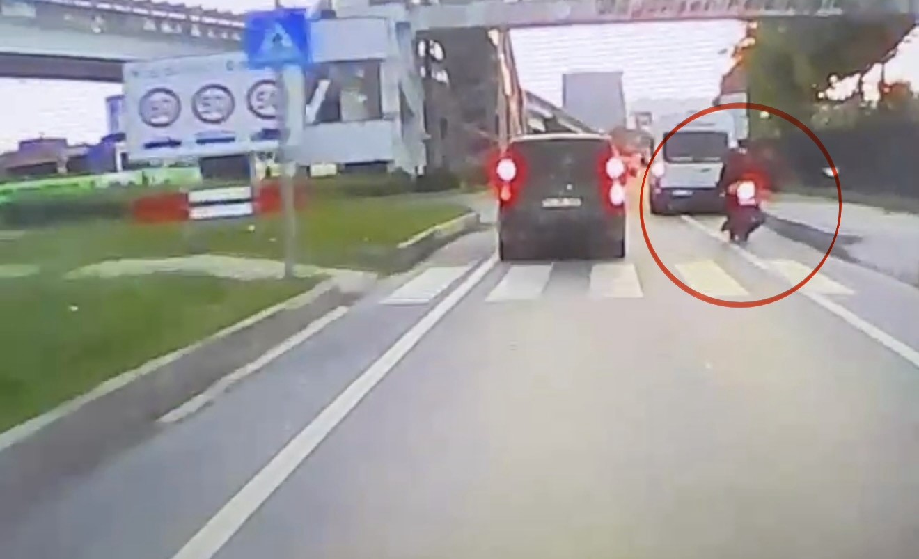 motosiklet-dolmus-minibuse-arkadan-carpti-1-yarali
