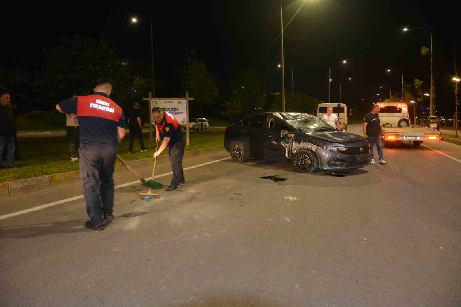 orduda-alkollu-surucu-park-halindeki-hafif-ticari-araca-carpti-2-yarali