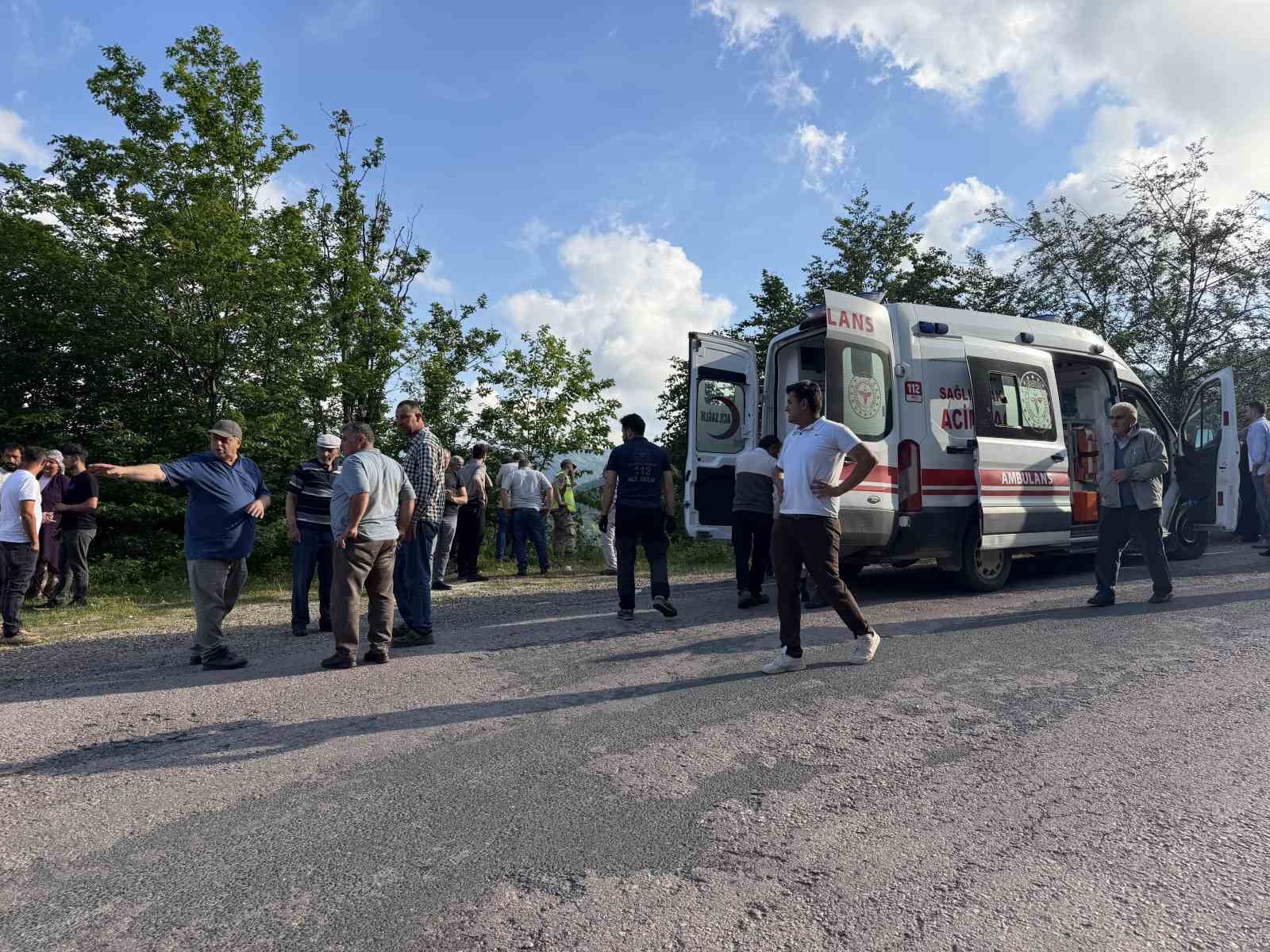 orduda-yolcu-minibusu-ucuruma-yuvarlandi-9-yarali