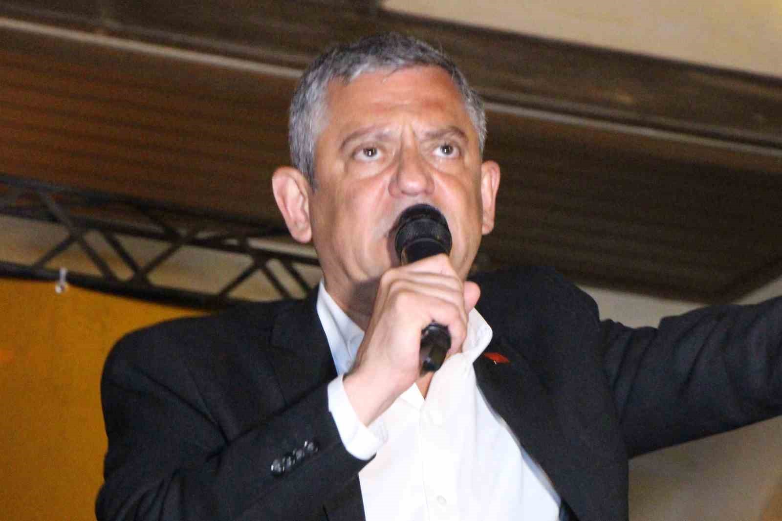 ozgur-ozel-ne-bolunmenin-ne-kavganin-pesindeyiz