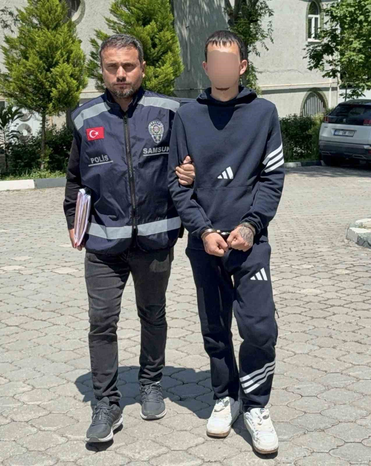 park-halindeki-motosikletlere-zarar-verip-birini-caldi-18-yasindaki-supheli-yakalandi