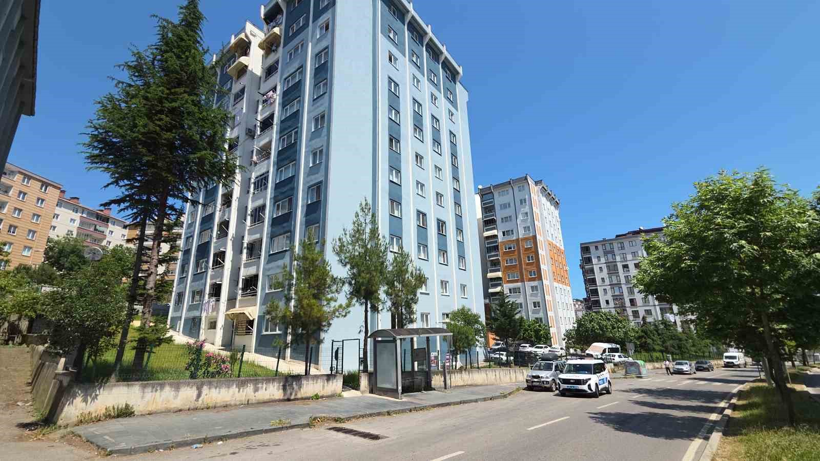 samsunda-11-katli-apartmanin-1nci-katindan-dusen-adam-yaralandi