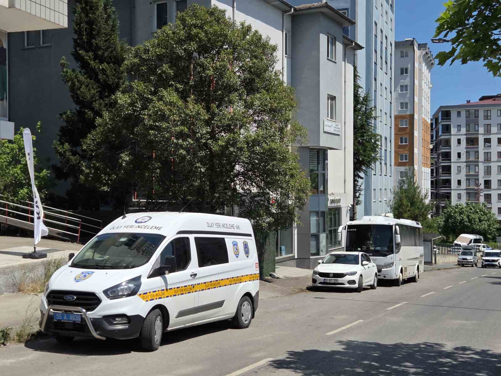 samsunda-11-katli-apartmanin-1nci-katindan-dusen-adam-yaralandi