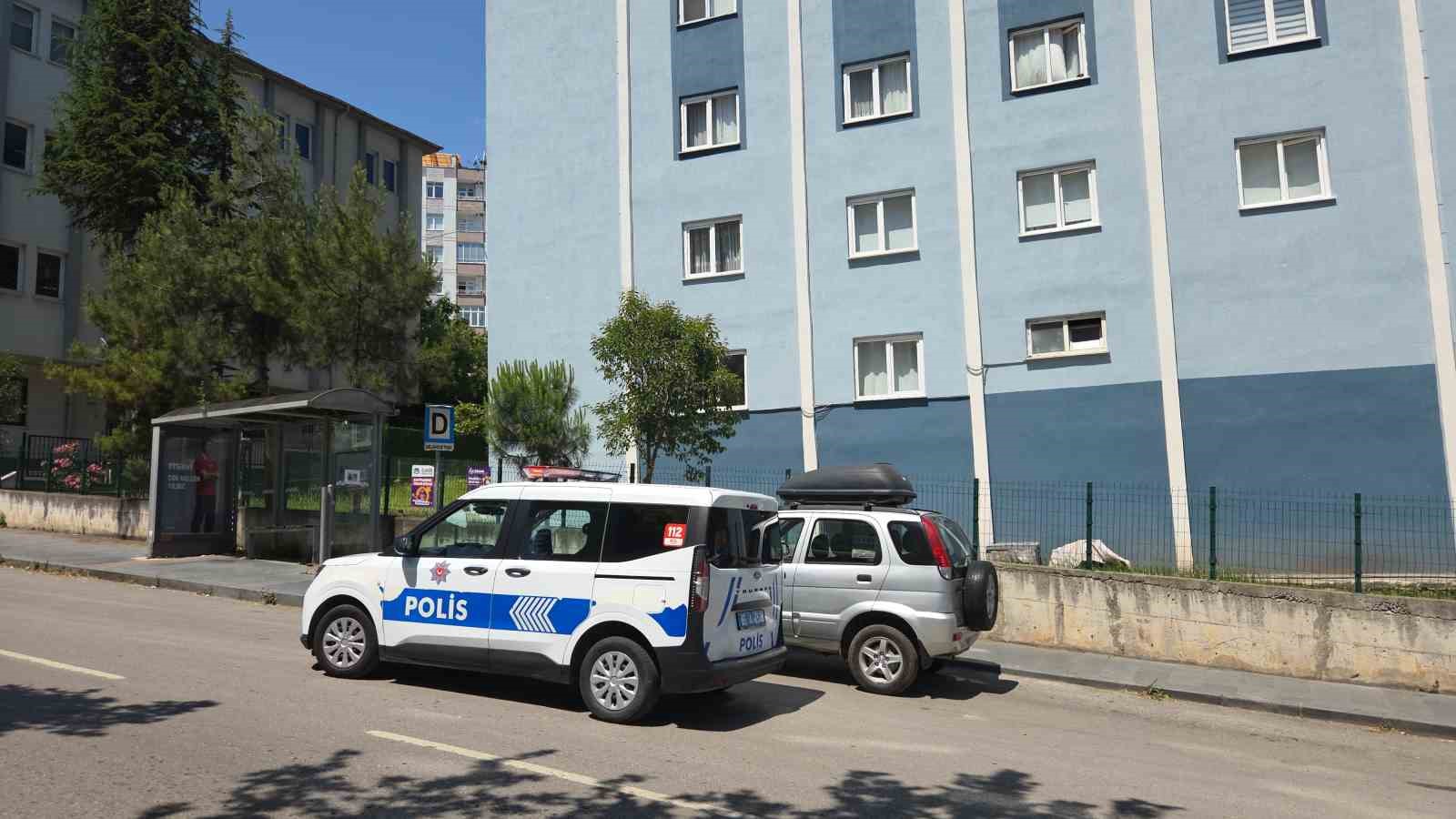 samsunda-11-katli-apartmanin-1nci-katindan-dusen-adam-yaralandi