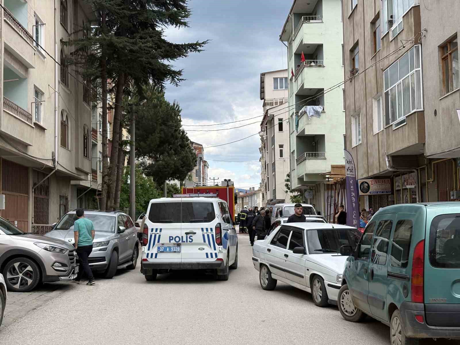 seyir-halindeki-otomobil-alevlere-teslim-oldu