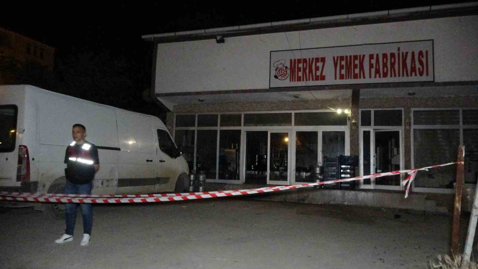 tartistigi-sahsin-calistigi-is-yerini-basip-kursun-yagdirdi-1-olu