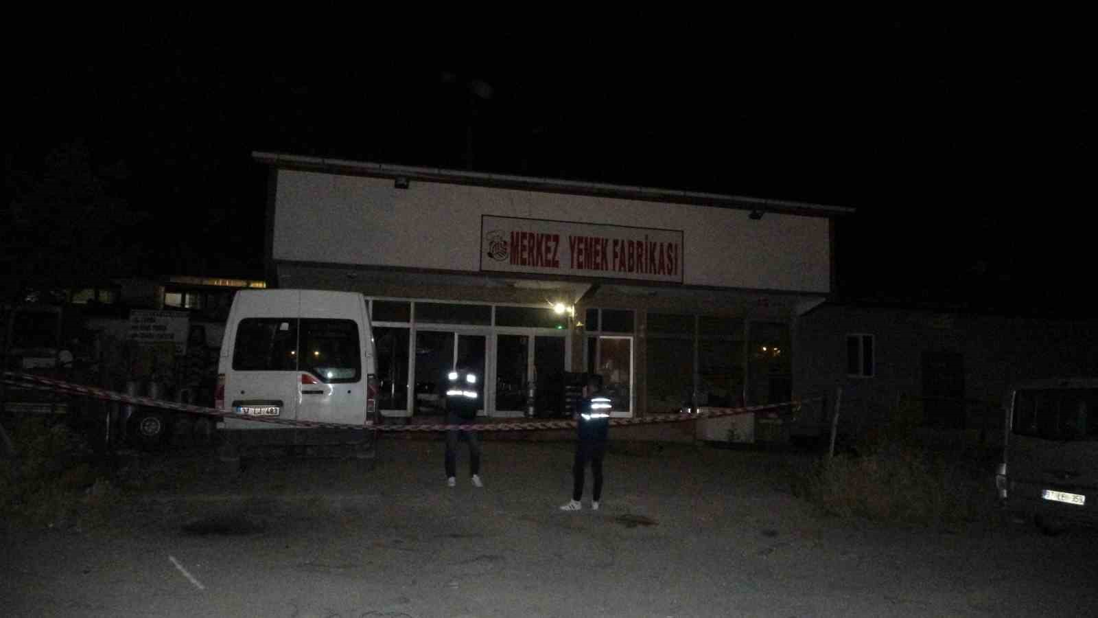 tartistigi-sahsin-calistigi-is-yerini-basip-kursun-yagdirdi-1-olu