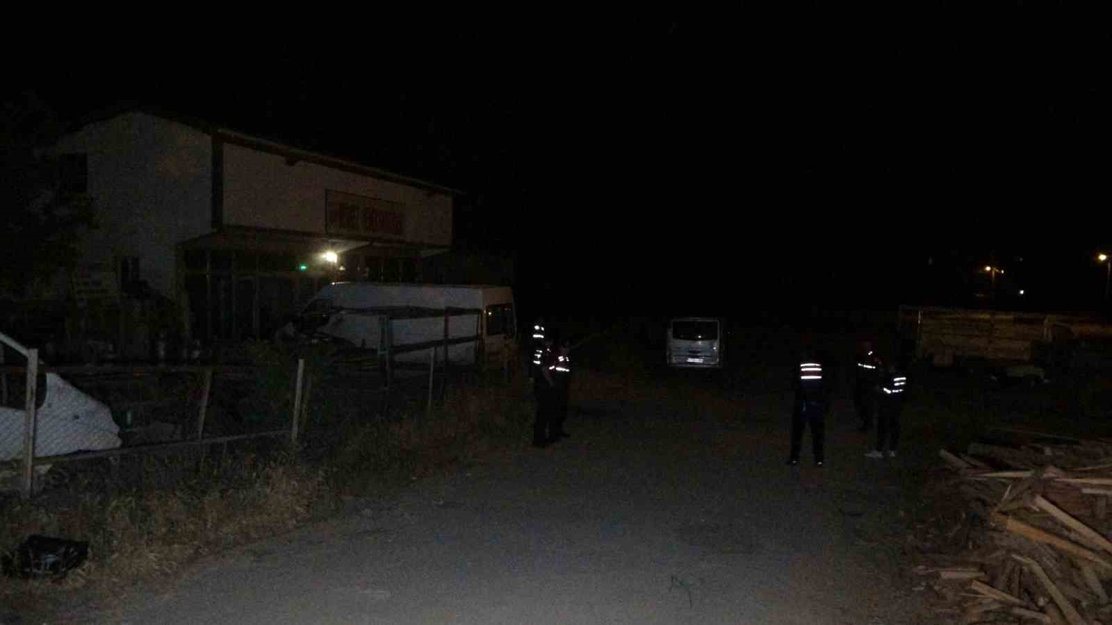 tartistigi-sahsin-calistigi-is-yerini-basip-kursun-yagdirdi-1-olu