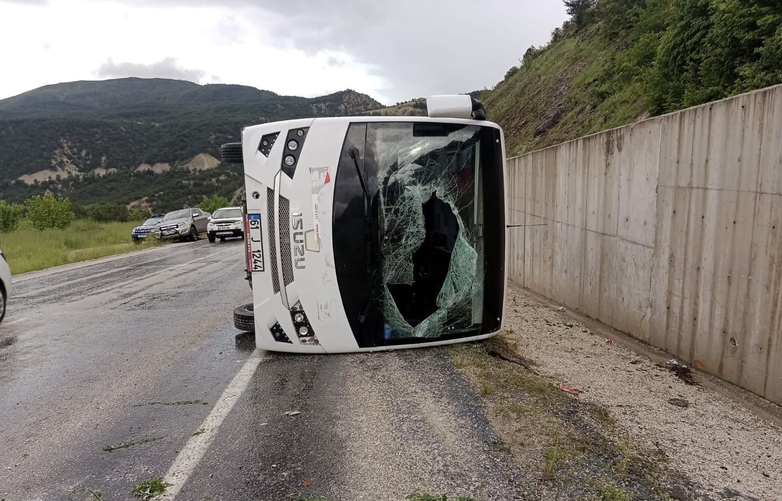 tokatta-minibus-devrildi-4-yarali