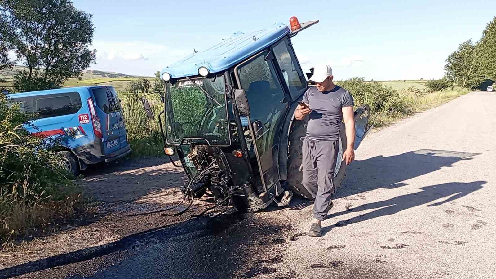 tokatta-otomobil-ile-carpisan-traktor-ikiye-bolundu-2-yarali