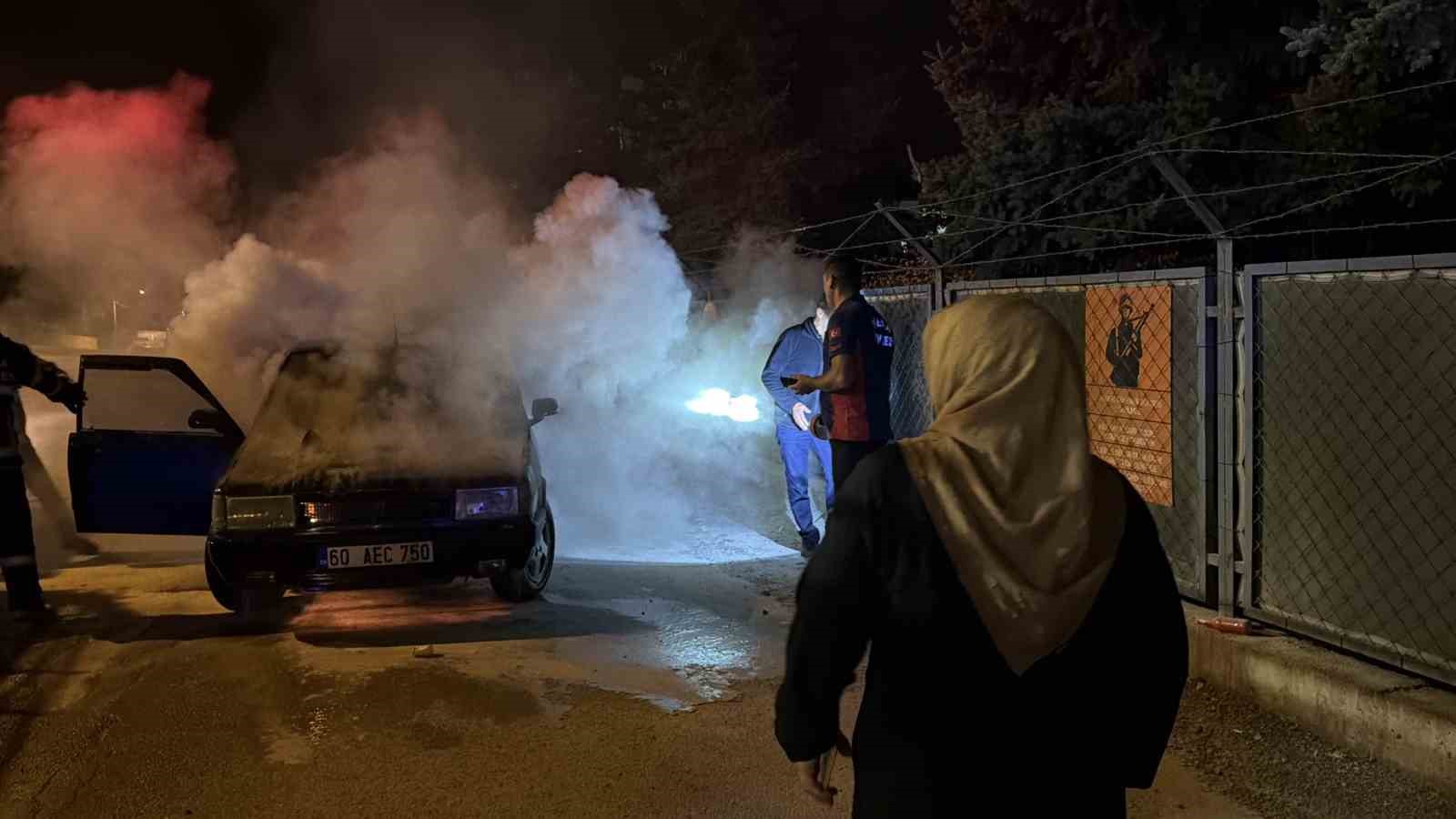 tokatta-park-halindeki-otomobilde-yangin-cikti