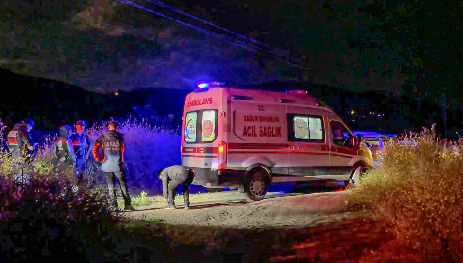 yamac-parasutuyle-dere-yatagina-dusen-vatandas-5-saatlik-calismayla-kurtarildi