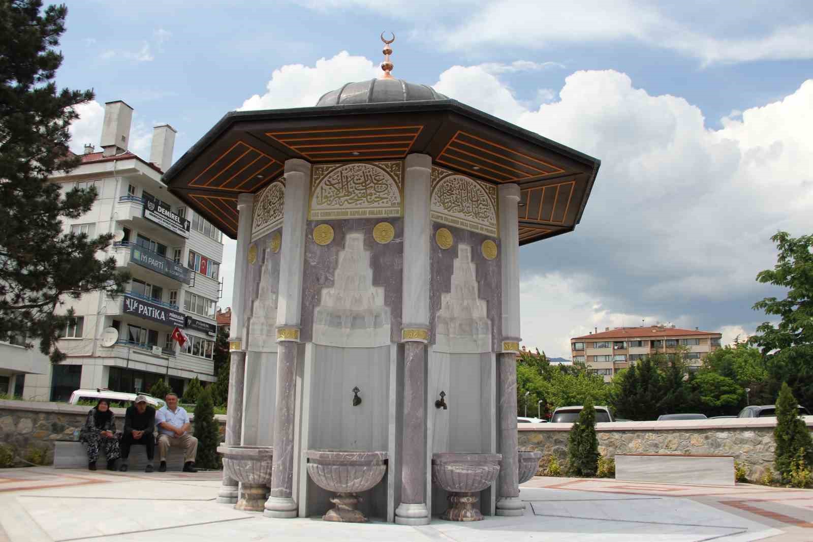 yanginda-kaybettigi-8-yakini-anisina-112-istasyonu-ve-8-kurnali-sadirvan-yaptirdi