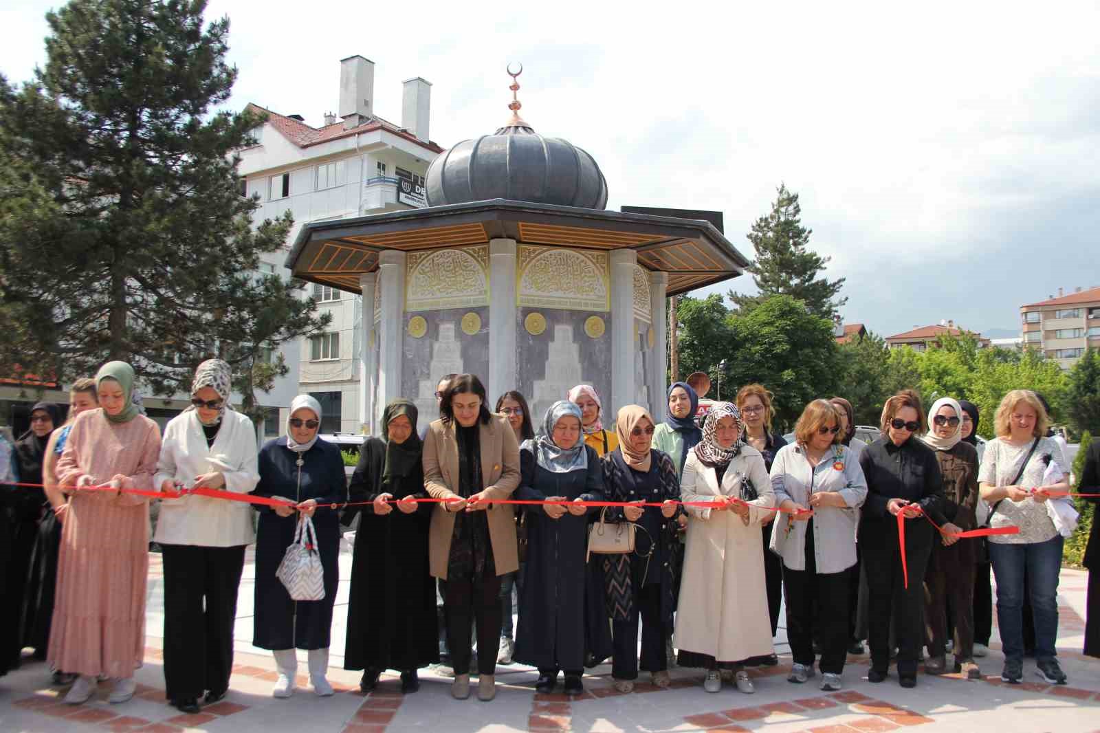 yanginda-kaybettigi-8-yakini-anisina-112-istasyonu-ve-8-kurnali-sadirvan-yaptirdi