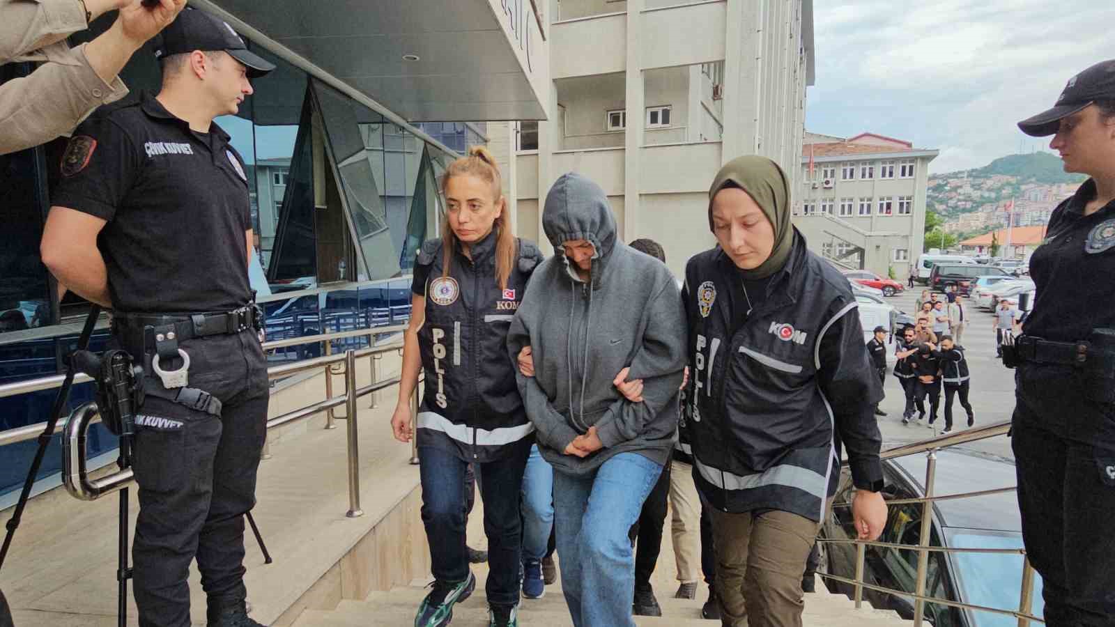 zonguldak-merkezli-rusvet-ve-yasa-disi-kurtaj-operasyonunda-11-supheli-adliyede