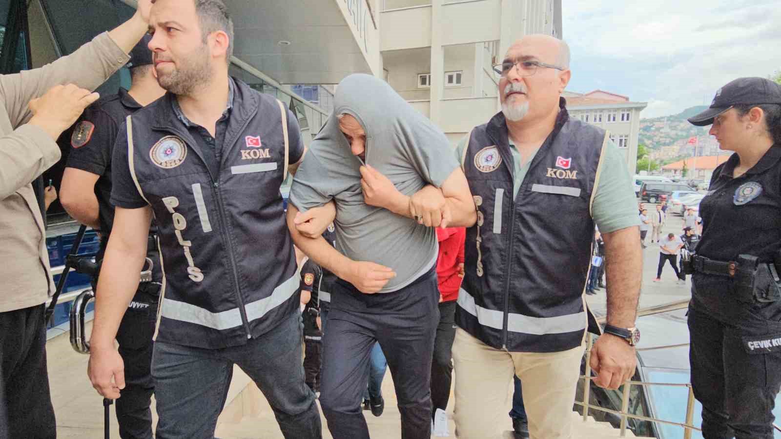 zonguldak-merkezli-rusvet-ve-yasa-disi-kurtaj-operasyonunda-11-supheli-adliyede