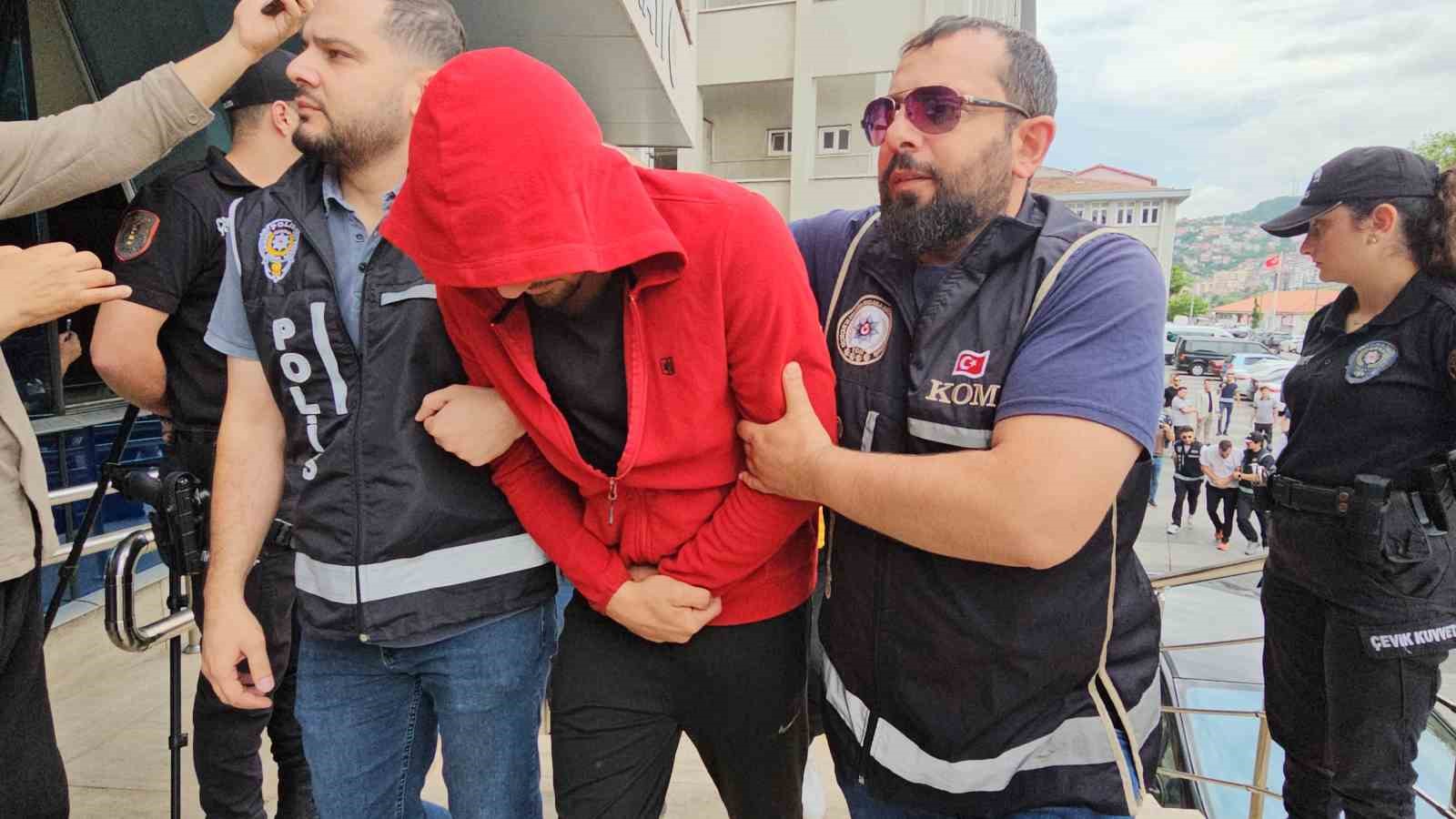zonguldak-merkezli-rusvet-ve-yasa-disi-kurtaj-operasyonunda-11-supheli-adliyede