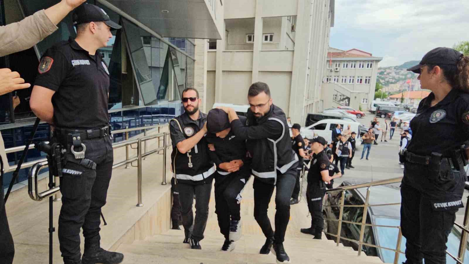zonguldak-merkezli-rusvet-ve-yasa-disi-kurtaj-operasyonunda-11-supheli-adliyede