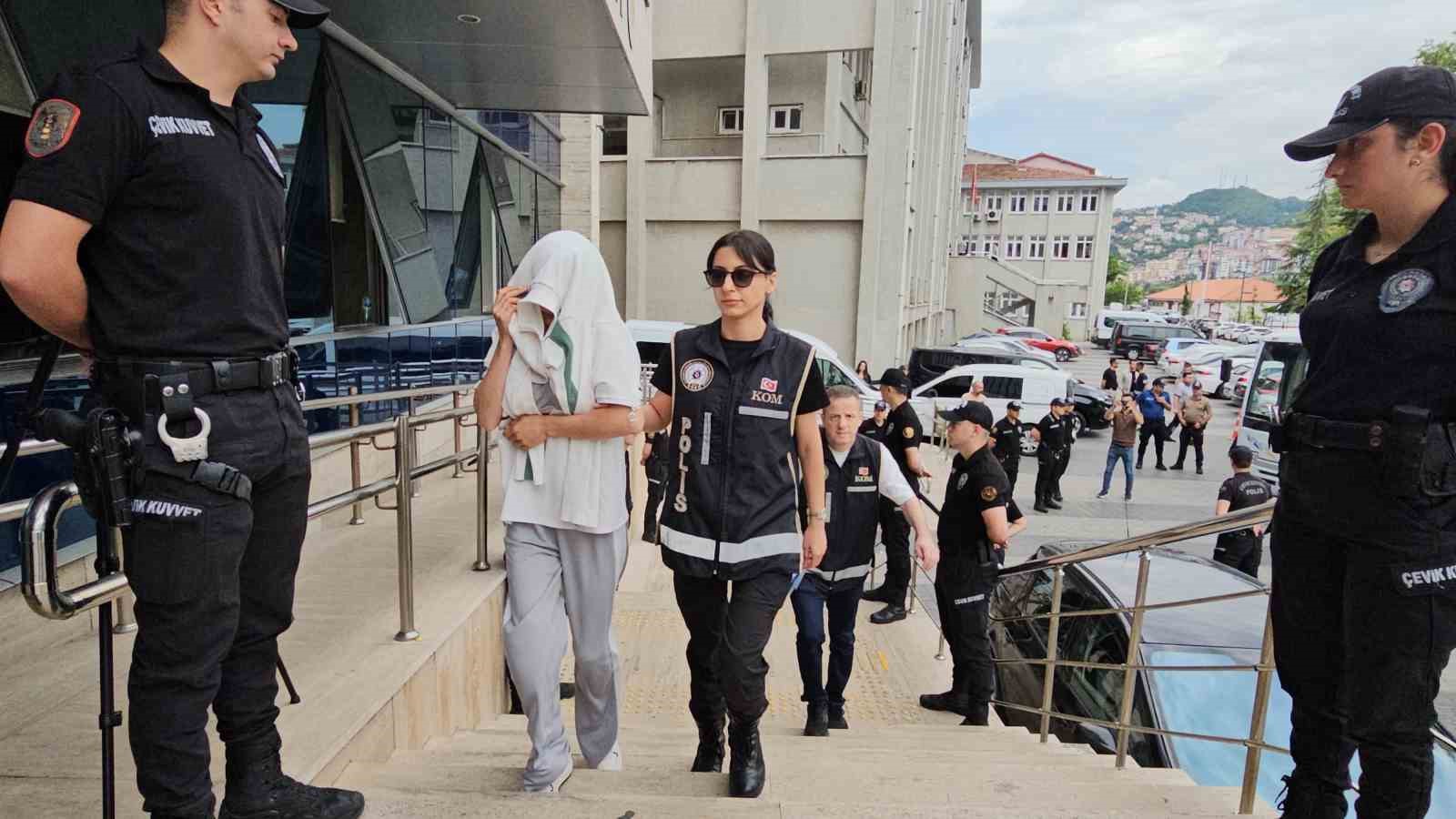 zonguldak-merkezli-rusvet-ve-yasa-disi-kurtaj-operasyonunda-11-supheli-adliyede