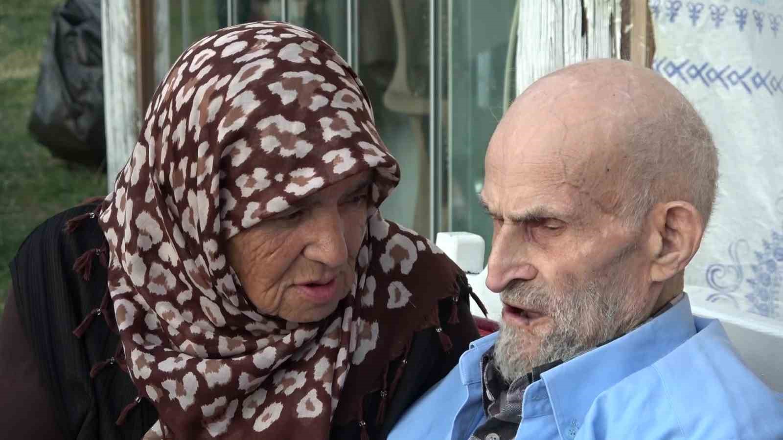 100-yasina-giren-ali-dedeye-dogum-gunu-kutlamasi