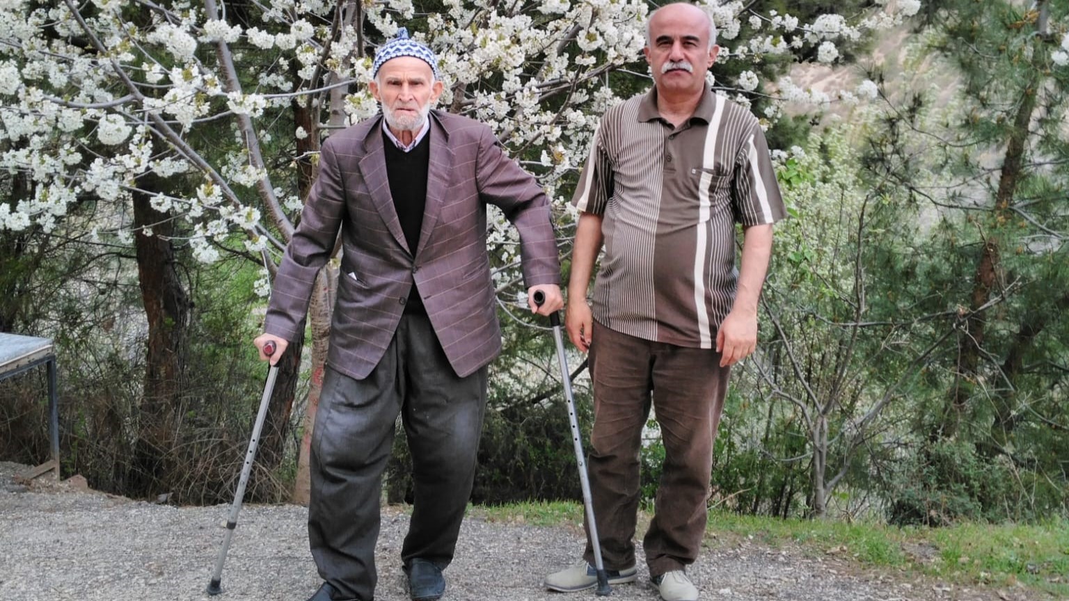 100-yasina-giren-ali-dedeye-dogum-gunu-kutlamasi