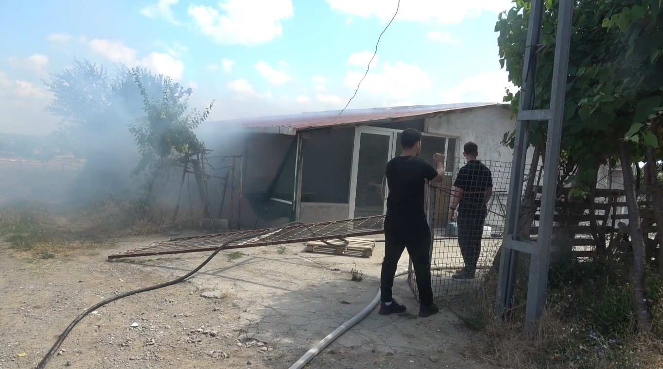bafrada-bag-evi-alevlere-teslim-oldu-1-buyukbas-hayvan-telef-oldu