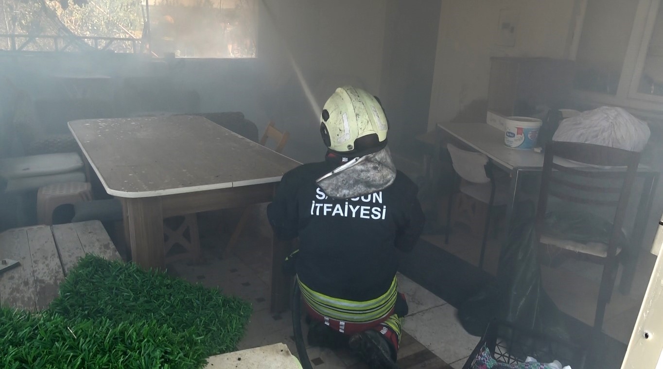 bafrada-bag-evi-alevlere-teslim-oldu-1-buyukbas-hayvan-telef-oldu