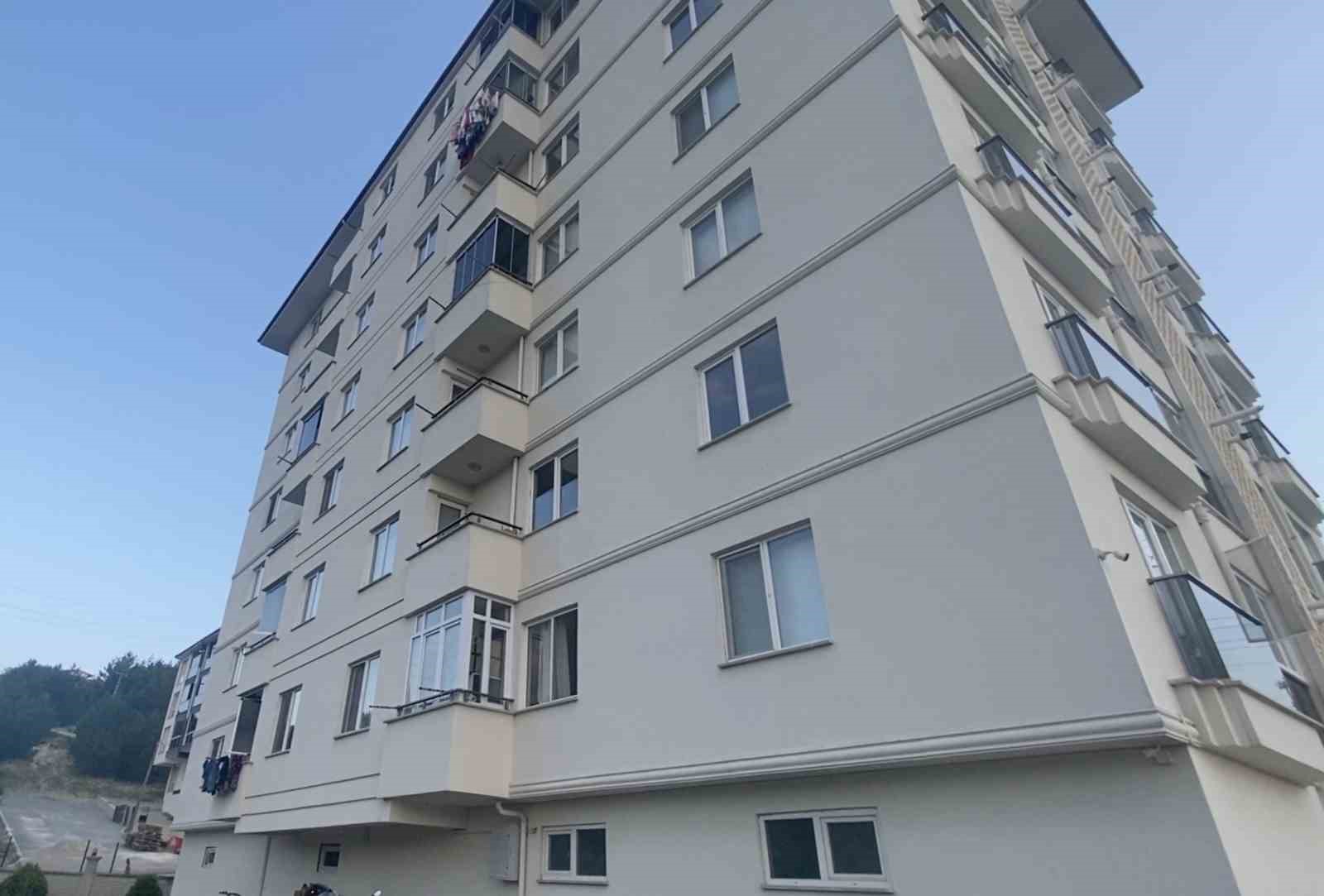 binanin-7-katindan-dusen-cocuk-hayatini-kaybetti